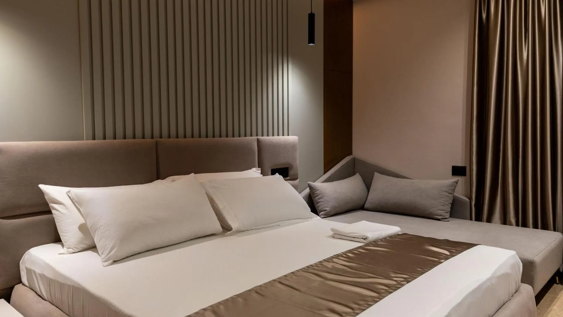 ****  Grand Hotel Aita Radhime Albania